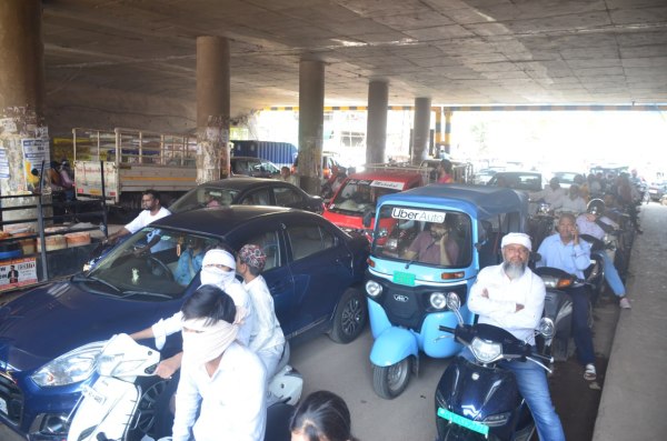 Due to this, the vehicles coming on the Ring Road had to struggle a lot to reach their destination