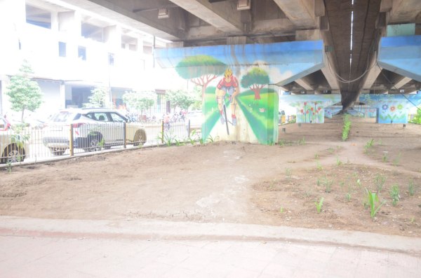 The garden has not yet been constructed under the archbridge