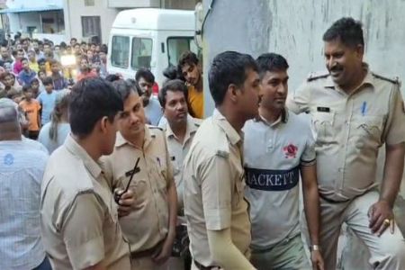 मौके पर डॉग स्क्वायड व एफएलएल टीम मौके पर बुलाई। टीम ने साक्ष्य एकत्रित किए।