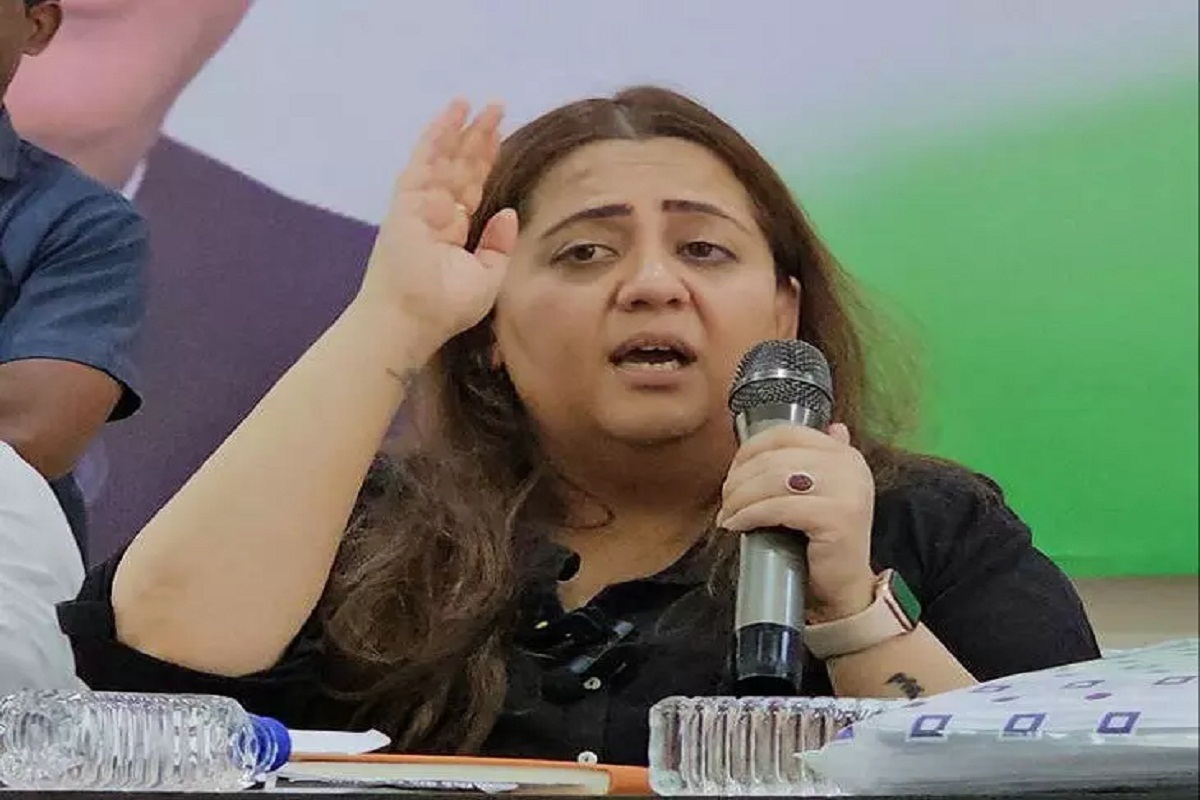 Radhika Khera: गाली गलौज से डरी राधिका खेड़ा का रोते हुए Video वायरल, बोली- मैं
पार्टी से इस्‍तीफा दे रही हूं.. - image