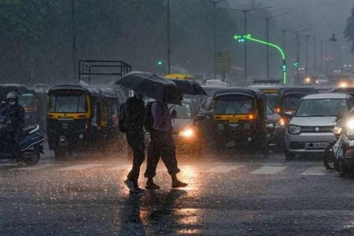 Aaj Ka Mausam: UP में 4 मई से करवट लेगा मौसम, IMD ने 20 जिलों में बारिश होने की
संभावना जताई - image