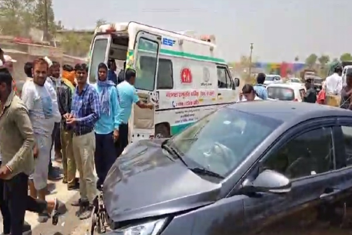 रायपुर में हादसा: तेज रफ्तार दो कार में हुई जबरदस्त भिड़ंत, चालक गंभीर, देखें
वीडियो - image