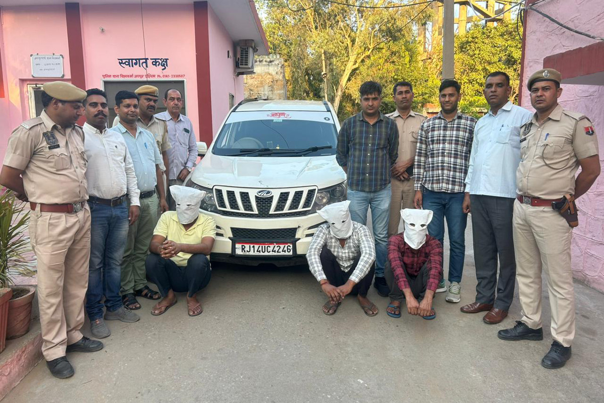 Rajasthan News: हाईवे पर बाहरी जिलों और अन्य राज्यों के वाहनों को इस तरह बनाते
थे टार्गेट, 2 भाइयों समेत 3 गिरफ्तार - image