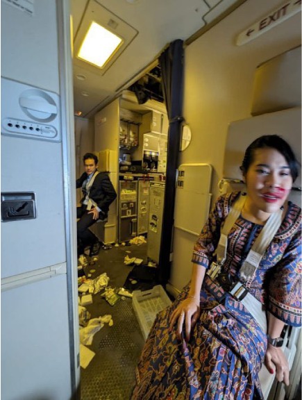 turbulence on Singapore Airlines plane