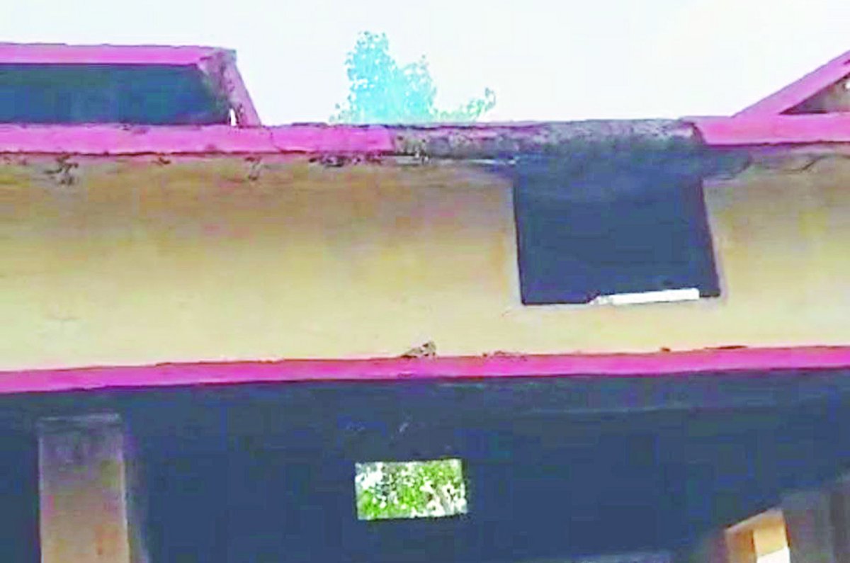 Video: मोक्षधाम शेड की छत का स्लैब गिरा