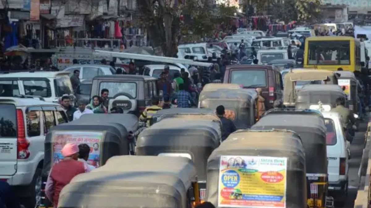 राजस्थान में यहां अस्त-व्यस्त यातायात से तीन वाहन आपस में भिडे़