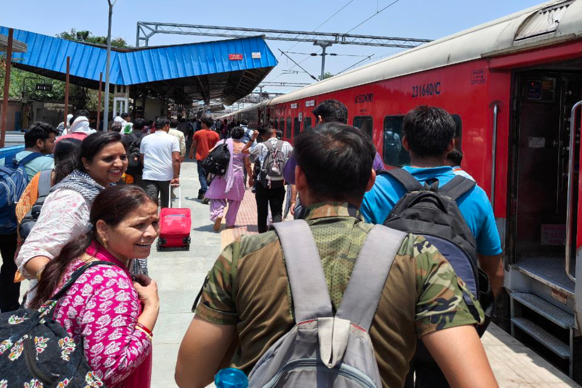 Kisan Andolan : रेल यात्रियों के लिए अच्छी खबर, राजस्थान में बंद ट्रेनों का
संचालन फिर शुरू - image