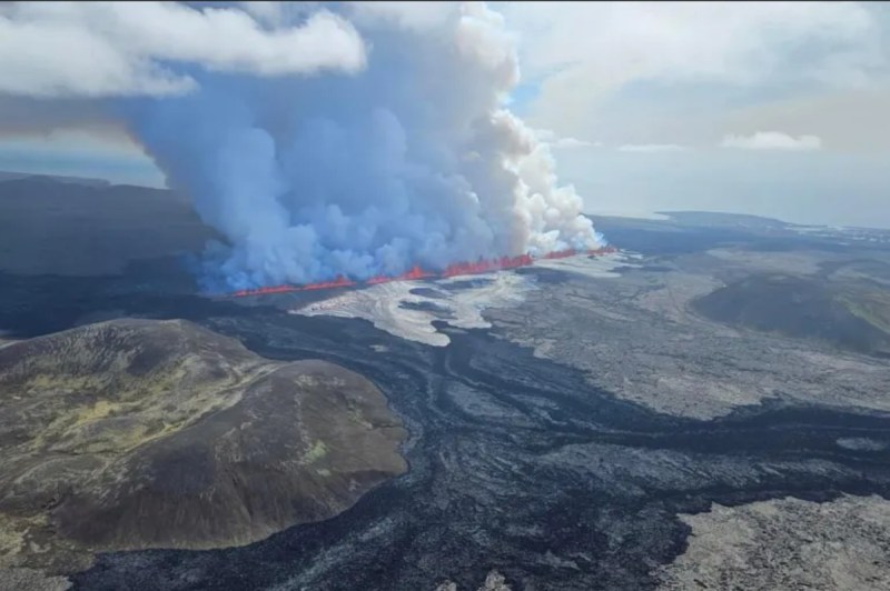 Volcano erupts in Iceland