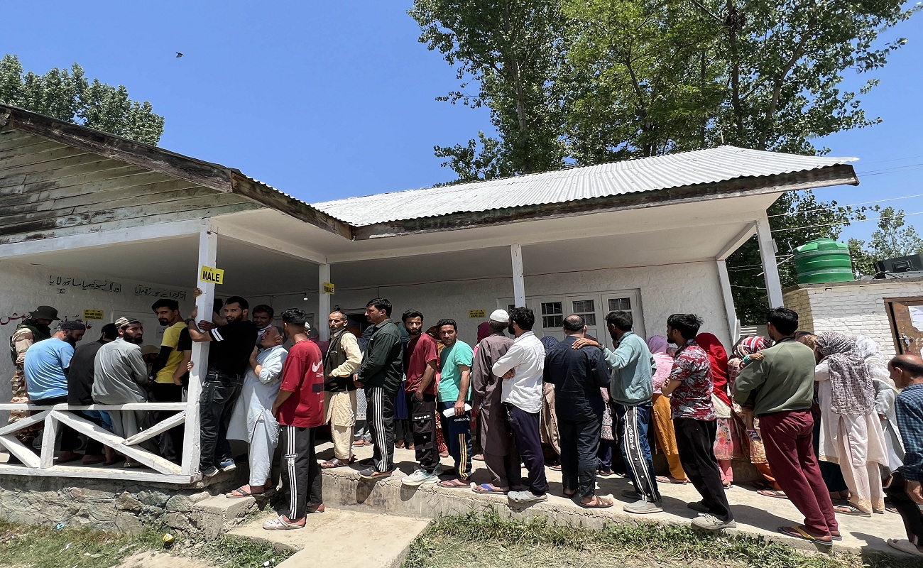 Jammu Kashmir : बारामूला लोकसभा सीट पर मतदान की झलकियां