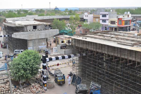 Now the government should wake up, another dangerous bridge should not be built in the city.