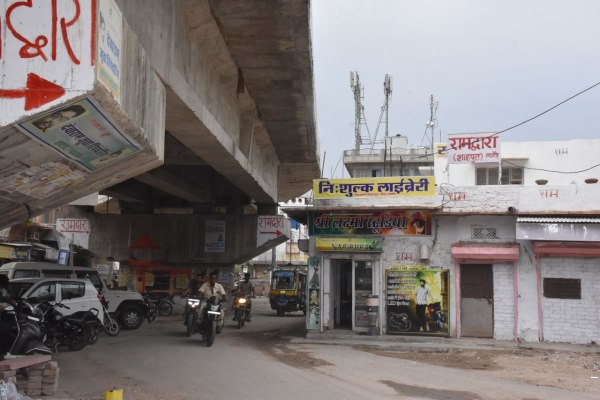 Now the government should wake up, another dangerous bridge should not be built in the city.