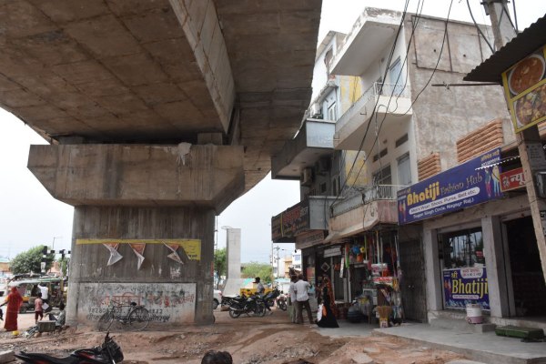 Now the government should wake up, another dangerous bridge should not be built in the city.