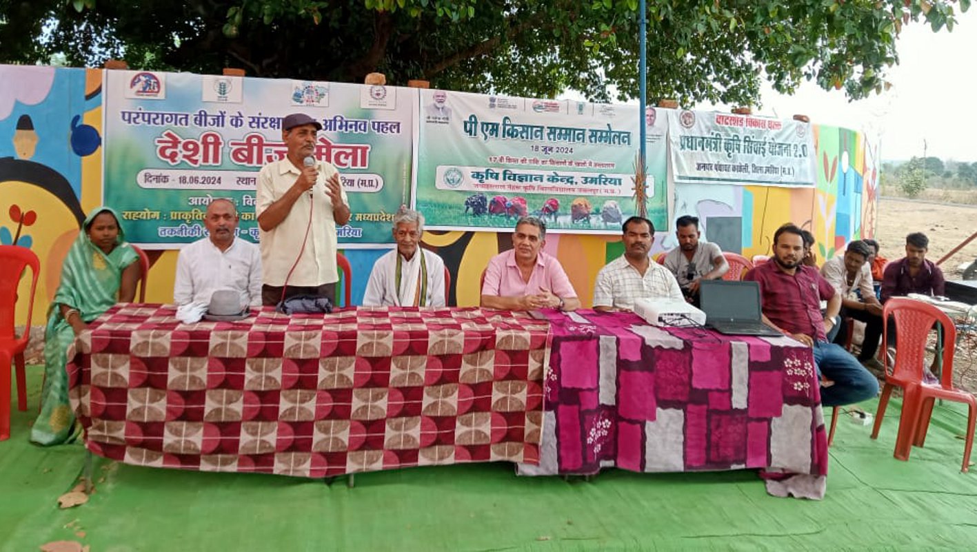प्राकृतिक कृषि पर काम रहे सामाजिक संस्था से मेले में किया संवाद