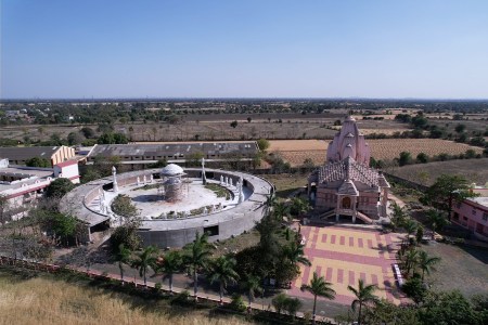 The state's first Muktakaash Samavashran Jinalaya is being built in the Shrutdham complex.