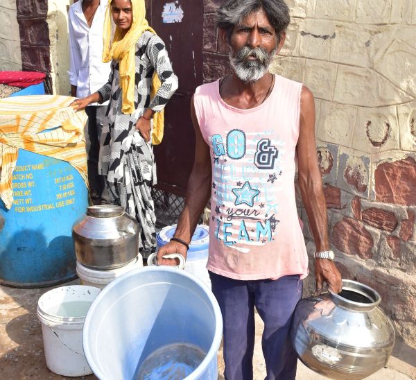 People suffering from thirsty throat surrounded the collectorate