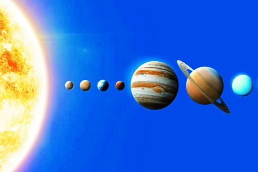 धन-वैभव के दाता शुक्र ग्रह का राशि परिवर्तन बुधवार को होगा। दैत्यों के गुरु शुक्र के राशि परिवर्तन का असर हर राशि के जातकों के जीवन में सकारात्मक या नकारात्मक पड़ता है। इस समय शुक्र वृषभ राशि में विराजमान हैं। वे 12 जून को मिथुन राशि में प्रवेश कर जाएंगे। इस राशि में वे 7 जुलाई तक रहेंगे। ज्योतिषाचार्यों का मानना है कि शुक्र के मिथुन राशि में जाने से व्यापार के क्षेत्र में खासी प्रगति होगी। इस ग्रह गोचर से कई राशियों को विशेष लाभ मिलेगा। ज्योतिषाचार्यों के अनुसार शुक्र ग्रह 12 जून की शाम 06.29 बजे वृषभ राशि की यात्रा समाप्त करके मिथुन राशि में प्रवेश करेंगे। वहां वे 07 जुलाई की प्रात: 04.31 बजे तक रहेंगे। उसके बाद कर्क राशि में चले जाएंगे।