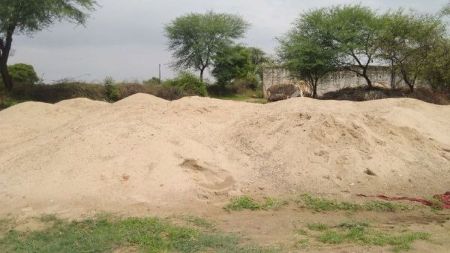 बजरी माफिया...कमाई का सीजन, सैकड़ों टन का स्टॉक Gravel mafia...earning season, stock of hundreds of tons
