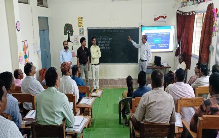प्रशिक्षण केन्द्र पहुंचे डीपीसी ने किया मार्गदर्शन।