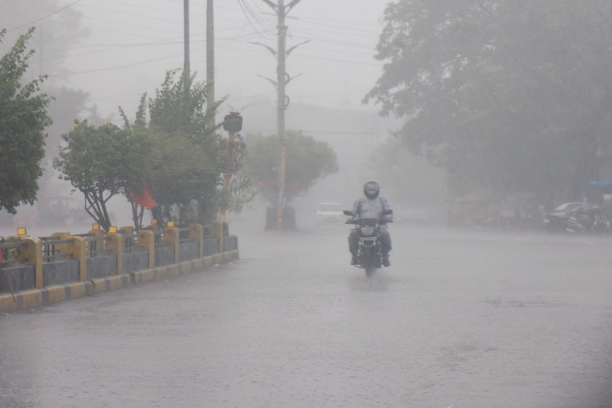 आंधी-बारिश का अलर्ट: 44 जिलों में 30-40 किमी/घंटा की तेज हवाएं, मानसून का बड़ा
अपडेट!