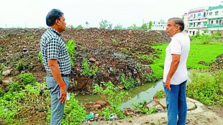 वार्ड पार्षदों के साथ निगमायुक्त ने शहर के कई स्थलों का किया निरीक्षण