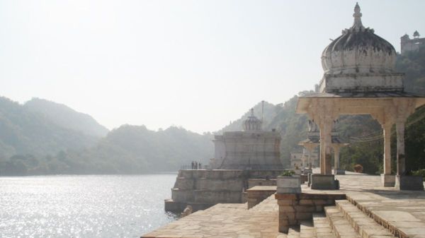 यह राजस्थान के उदयपुर शहर से 48 किलोमीटर की दूरी पर स्थित है