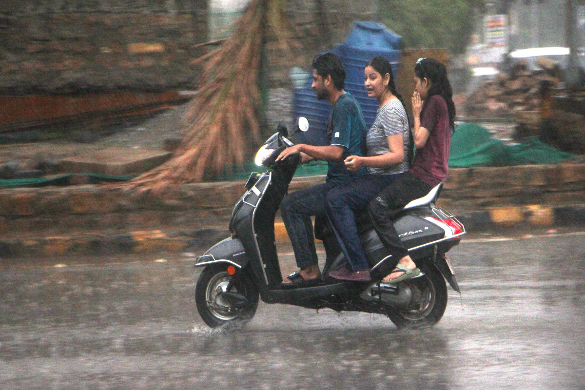 Monsoon Rainfall: लखनऊ, लखीमपुर सहित 6 जिलों में गरज चमक के साथ तेज बारिश, IMD
का आया नया अलर्ट