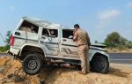 रामगढ़ मार्ग पर पलटा वाहन: सडक़ हादसे में 1 की मौत, 4 घायल - image