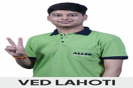 देश की सबसे कठिनतम एवं प्रतिष्ठित इंजीनियरिंग प्रवेश परीक्षा जेईई एडवांस्ड का रविवार सुबह घो​षित किए गए परिणाम में कोटा के कोचिंग स्टूडेंट वेद लाहौटी ने ऑल इंडिया रैंक प्राप्त कर कोटा का नाम देश में रौशन किया है। कोटा के कोचिंग ने फिर अपनी श्रेष्ठता साबित कर दी है।