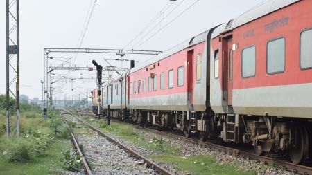 मई माह में धौलपुर स्टेशन पर 26 ने की चेन पुलिंग 26 people did chain pulling at Dholpur station in the month of May