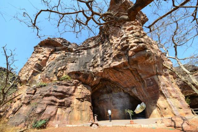 places to visit in bhopal Bhimbetka Rock Shelters Madhya Pradesh history 