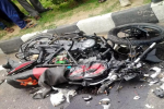 सड़क दुर्घटना में दो सगे भाईयों की मौत, पूरे में घर मच गया कोहराम - image
