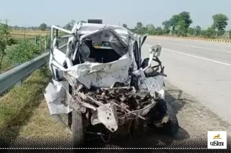 Agra-Lucknow Expressway: बेटी की अस्थियां ले जा रहे पिता-पुत्र समेत तीन की मौत, आगरा-लखनऊ एक्सप्रेसवे पर भीषण हादसा