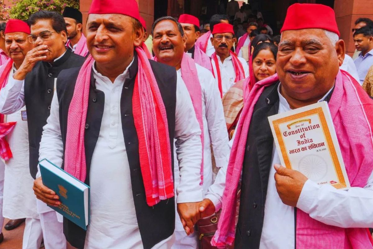 Akhilesh yadav and Avadhesh Prasad