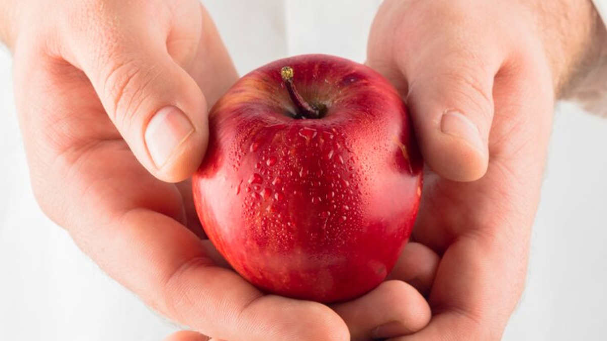 Benefits of Apple : रोज इस तरह से खाएं सिर्फ 1 सेब, कभी भी डॉक्टर के पास जाने की
नहीं पड़ेगी जरुरत