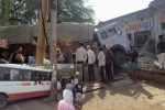 Rajasthan : ट्रक और बस में आमने-सामने की भिड़ंत, ड्राइवर सहित बाइक सवार की गई
जान, 5 गंभीर घायल - image