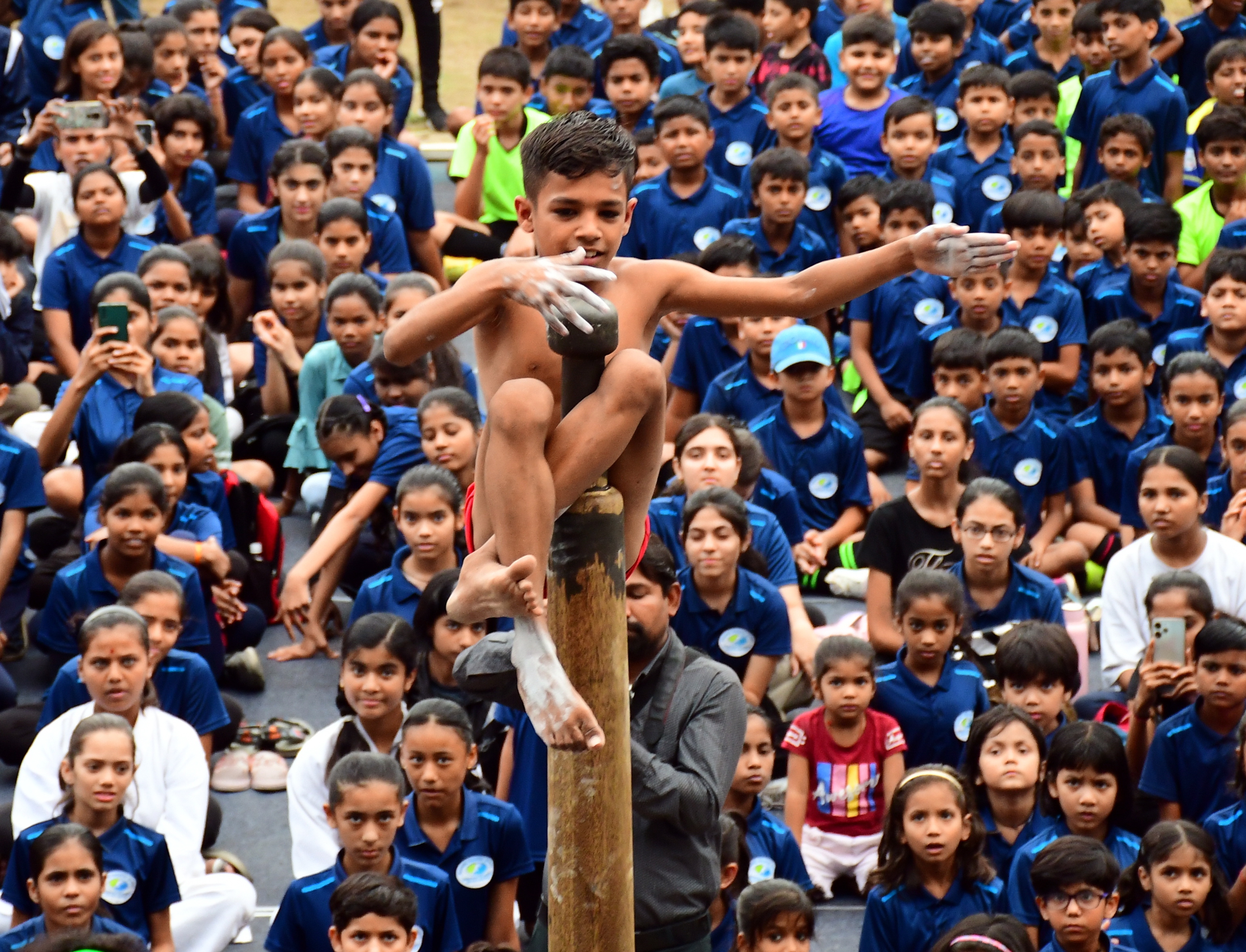भोपाल @पत्रिका दो महीने बाद समर कैंप का समापन समारोह मे मलखम में दिखाया बच्चो ने
कमाल