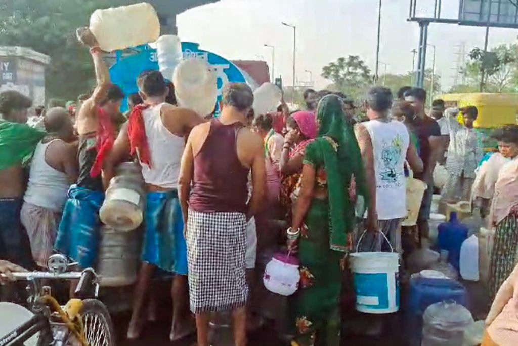 Drinking water crisis demo pic