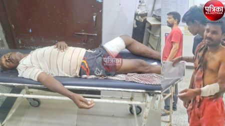 खुले में सो रहे थे 100 मजदूर, पागल श्वान ने हमला किया, 4 मजदूर घायल, श्वान को पीट-पीट कर मारा