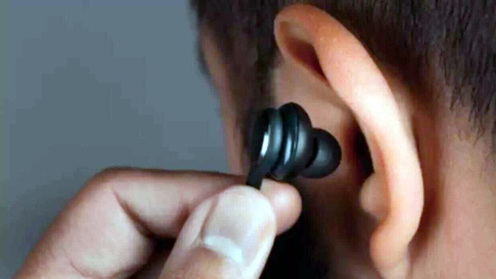 Earphones Noise is Causing Viral Attack