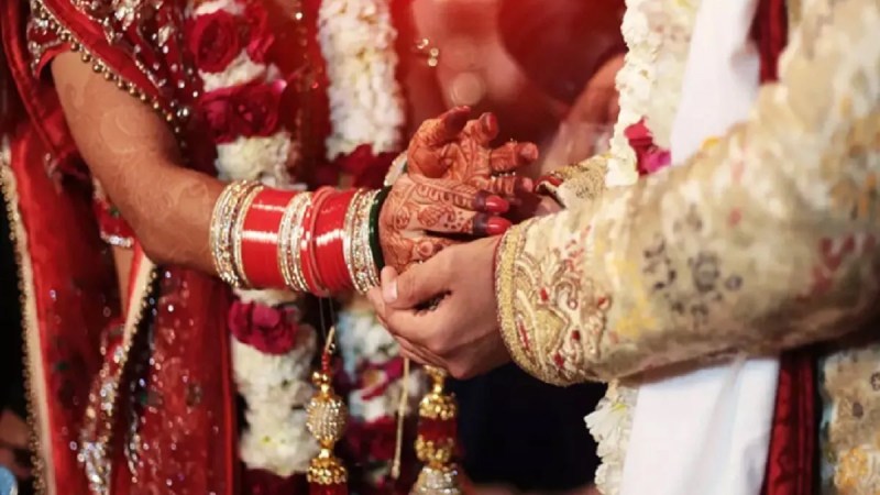 Girl adamant on going with lover to Amroha