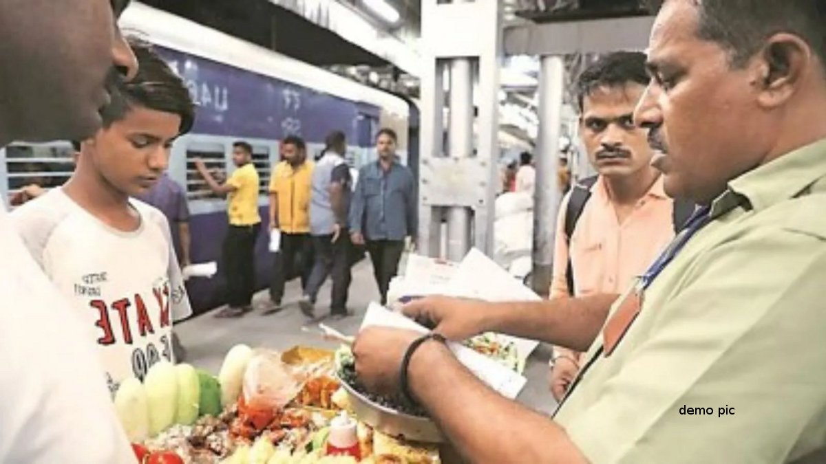 जबलपुर स्टेशन : ट्रेन में गया था खाना देने, हो गए 3 गिरफ्तार
