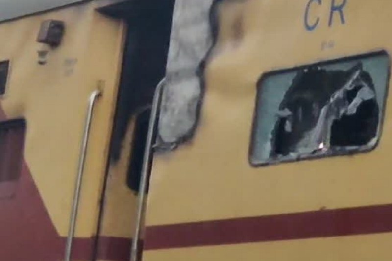 Jaipur Khatipura Jagatpura Sabarmati Daulatpur Chowk Train Fire Passengers in Panic