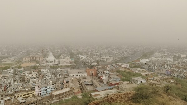 Weather Update : आज से फिर पलटेगा मौसम, अंधड़ में घिरा जयपुर