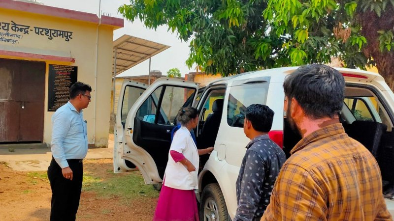 CG Judge humanity: Judge helping woman