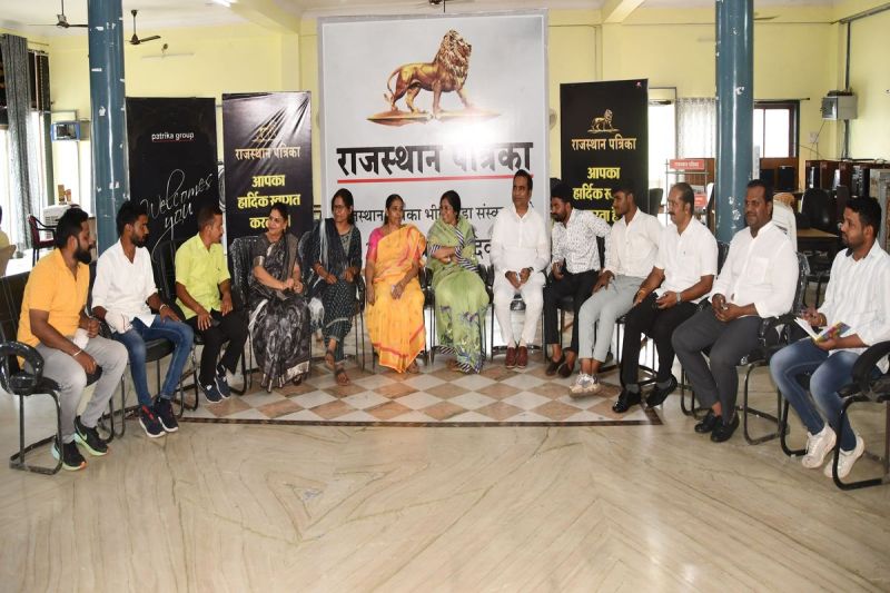 जनप्रहरियों की बैठक विधानसभा चुनाव से ज्यादा खर्चा होता है सरपंच के चुनाव में