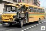 मुंबई के जेजे फ्लाईओवर पर स्कूल बस का एक्सीडेंट, 1 छात्र गंभीर, सामने आया वीडियो - image