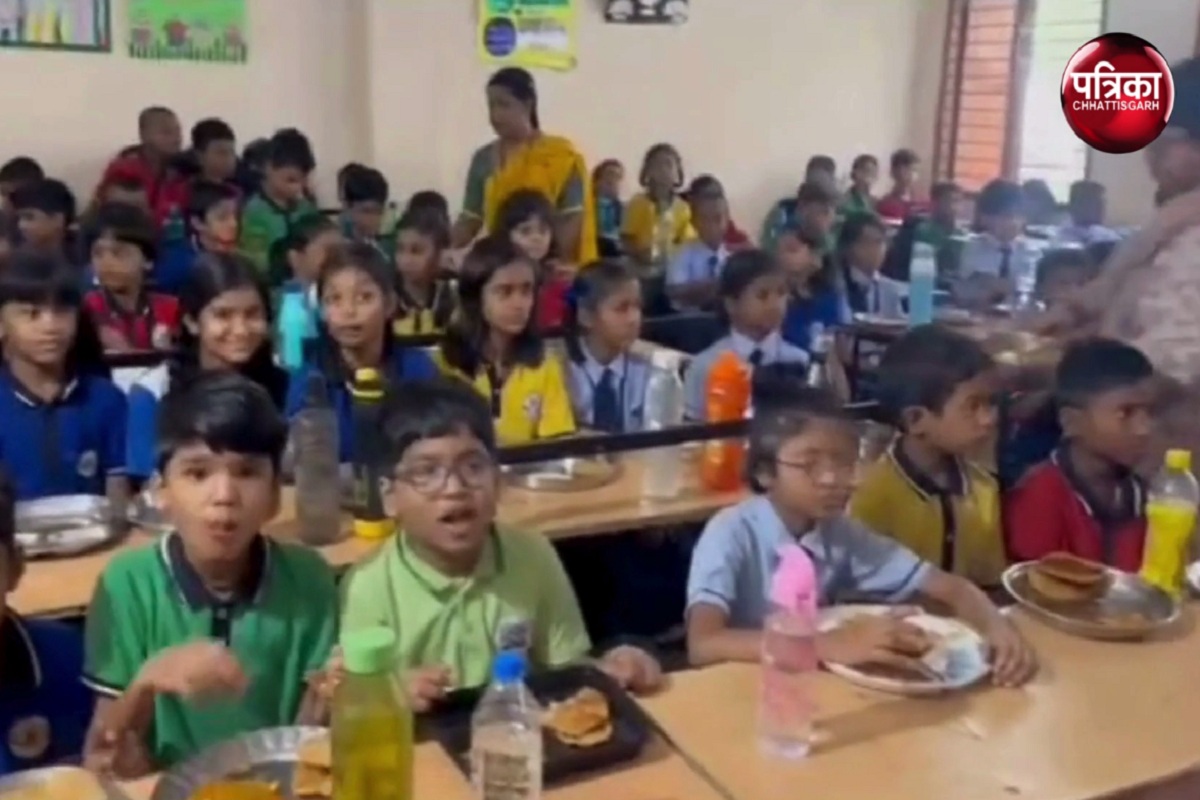 Raipur News: न्योता भोजन से खिलखिलाए बच्चों के चेहरे