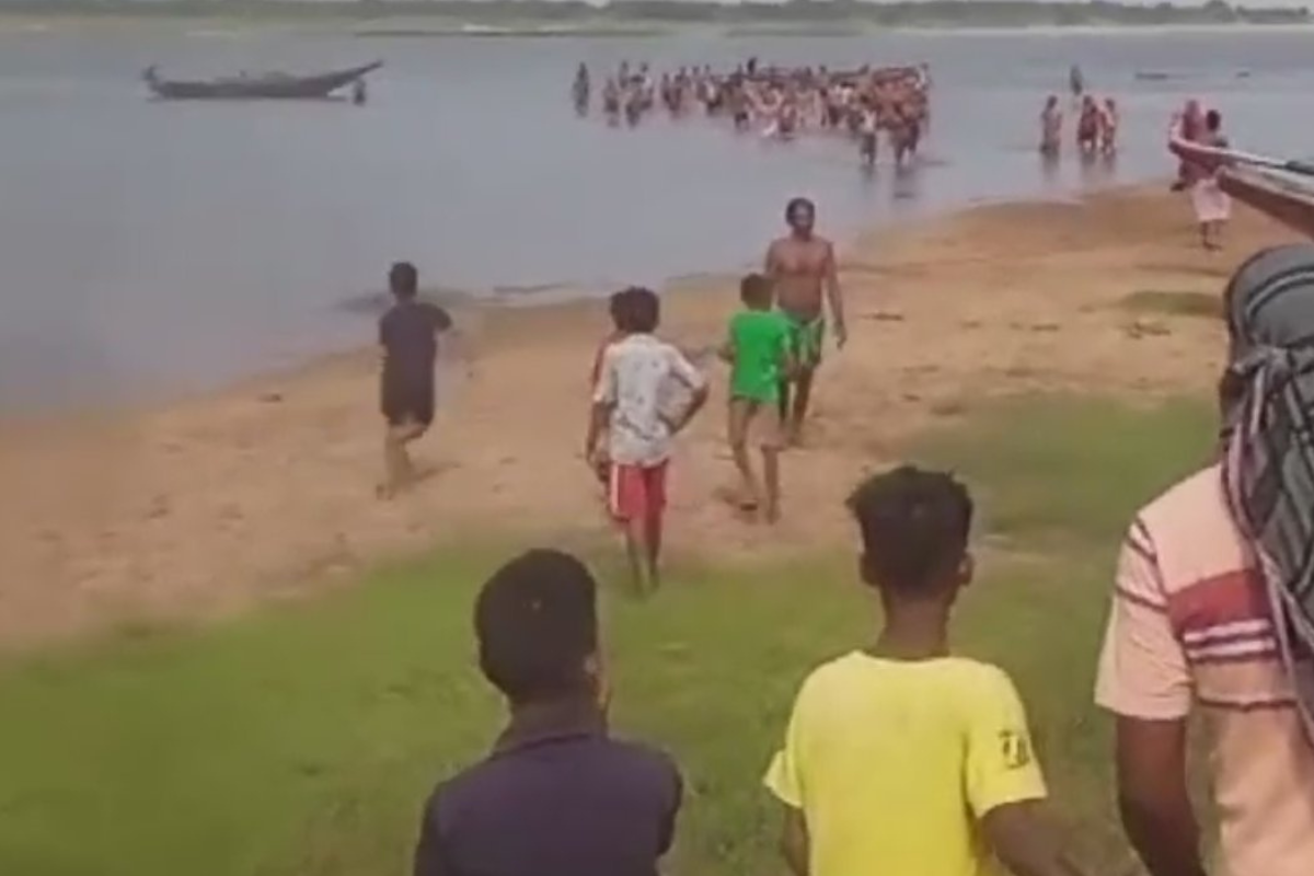 देवी नदी में बह गए एक ही परिवार के तीन बच्चे, पूरे गांव में पसरा मातम, नहीं जले
चूल्हे