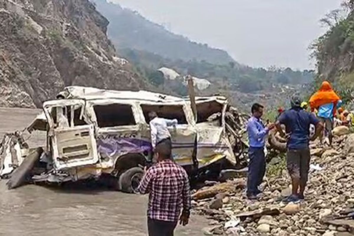 Rudraprayag accident Bus full of devotees fell 250 meters into Laknanda river 10 people death