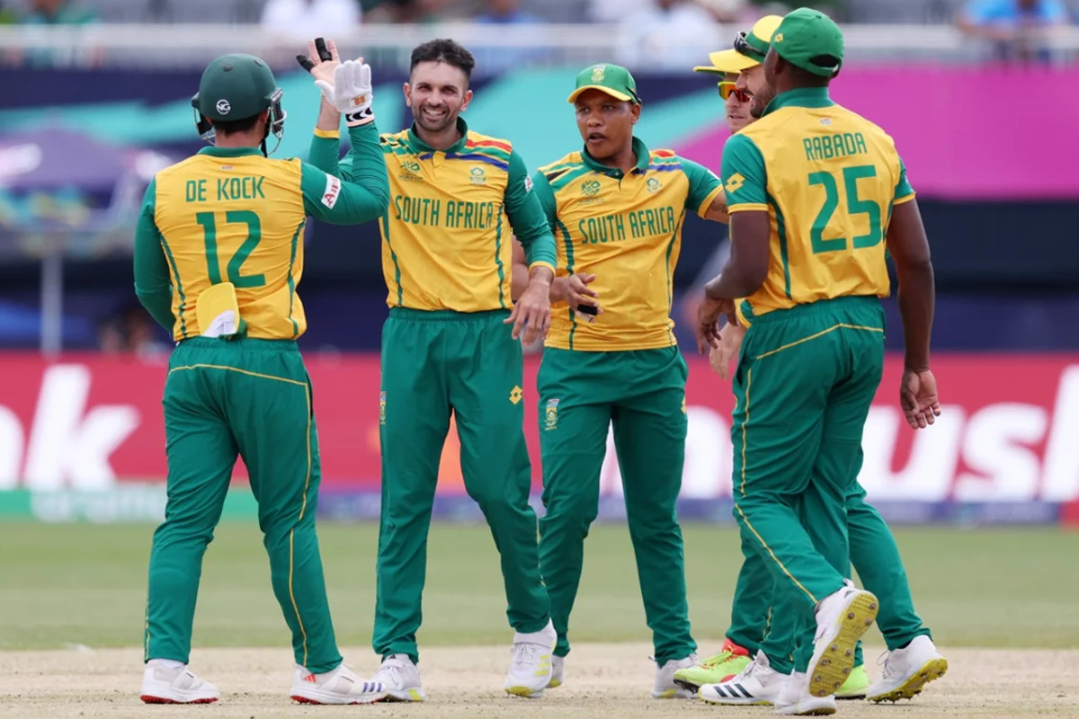 SA vs BAN: साउथ अफ्रीका ने टी20 वर्ल्‍ड कप में रचा इतिहास, सबसे कम स्कोर का बचाव
करते हुए लगाई रिकॉर्ड की झड़ी